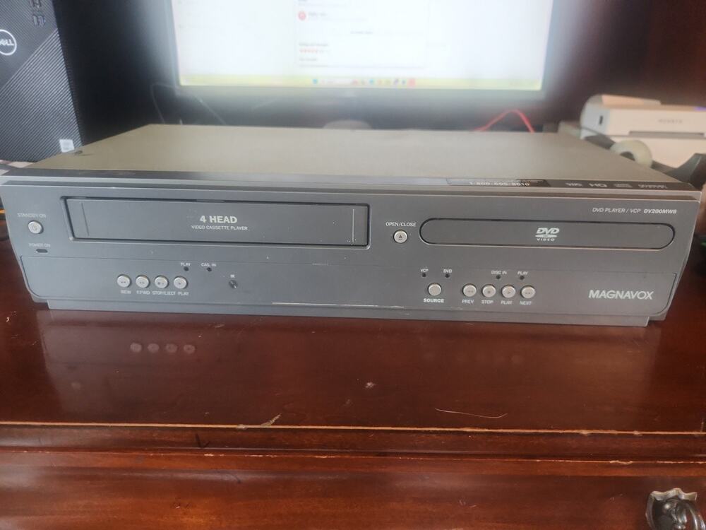 Magnavox DV200MW8 VCR/DVD Combo Player Both VHS And DVD Tested Working
